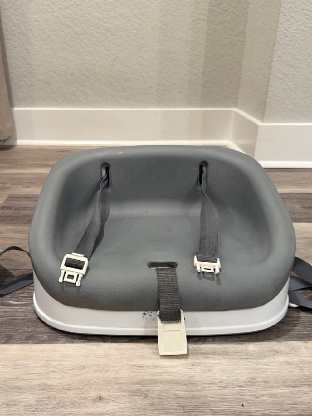Hiccapop Portable Gray Booster Seat with Straps